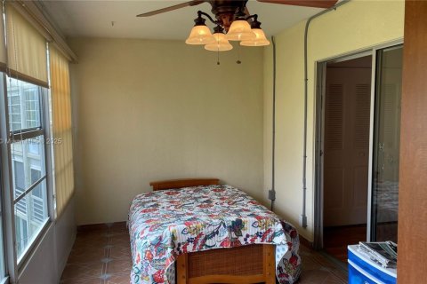 Condo in Deerfield Beach, Florida, 1 bedroom  № 2014506 - photo 14