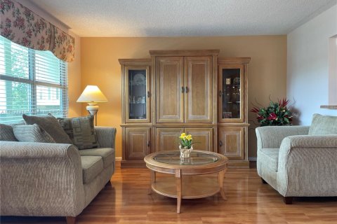 Condo in Deerfield Beach, Florida, 1 bedroom  № 2014506 - photo 2