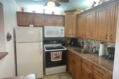 Condo in Deerfield Beach, Florida, 1 bedroom  № 2014506 - photo 8