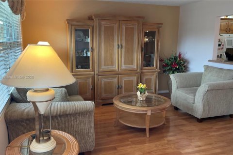Condo in Deerfield Beach, Florida, 1 bedroom  № 2014506 - photo 3