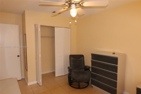 House in Cutler Bay, Florida 3 bedrooms, 127.18 sq.m. № 1988767 - photo 26