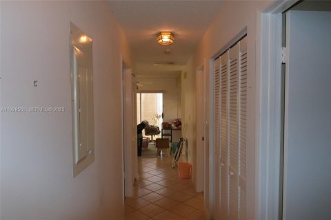 House in Cutler Bay, Florida 3 bedrooms, 127.18 sq.m. № 1988767 - photo 15