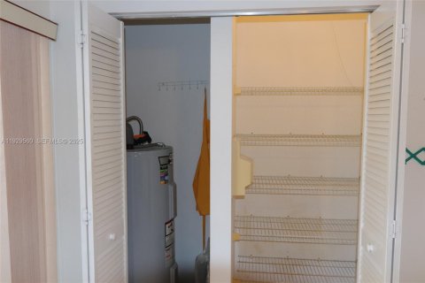 House in Cutler Bay, Florida 3 bedrooms, 127.18 sq.m. № 1988767 - photo 12