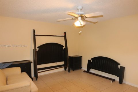 House in Cutler Bay, Florida 3 bedrooms, 127.18 sq.m. № 1988767 - photo 30