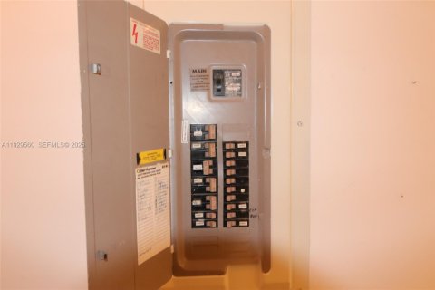 House in Cutler Bay, Florida 3 bedrooms, 127.18 sq.m. № 1988767 - photo 17