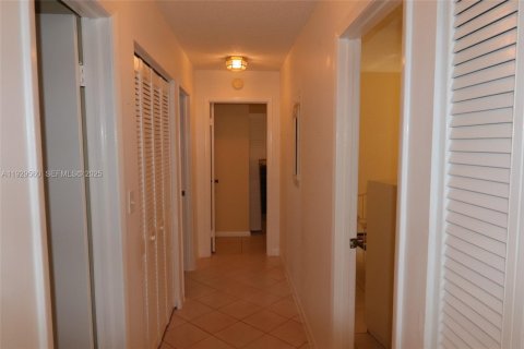 House in Cutler Bay, Florida 3 bedrooms, 127.18 sq.m. № 1988767 - photo 14