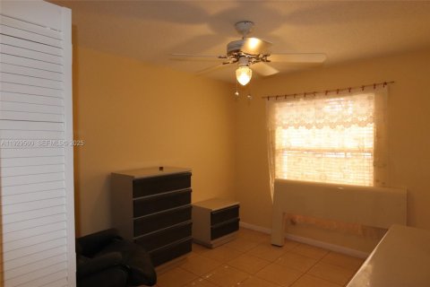 House in Cutler Bay, Florida 3 bedrooms, 127.18 sq.m. № 1988767 - photo 25