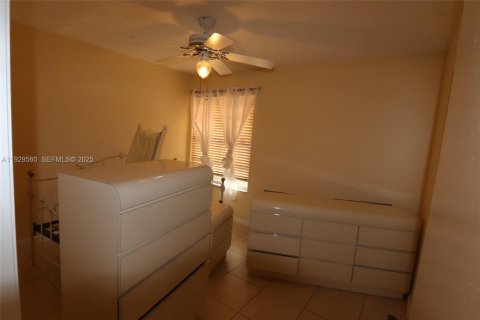 House in Cutler Bay, Florida 3 bedrooms, 127.18 sq.m. № 1988767 - photo 21