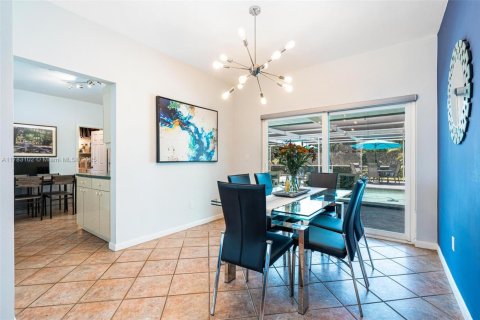 Casa en venta en North Miami Beach, Florida, 4 dormitorios, 194.44 m2 № 1731202 - foto 10