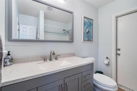 Casa en venta en North Miami Beach, Florida, 4 dormitorios, 194.44 m2 № 1731202 - foto 15
