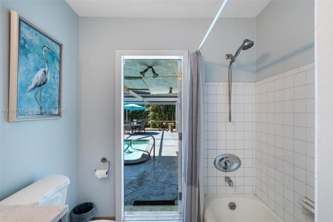Casa en venta en North Miami Beach, Florida, 4 dormitorios, 194.44 m2 № 1731202 - foto 16