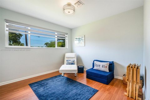 Casa en venta en North Miami Beach, Florida, 4 dormitorios, 194.44 m2 № 1731202 - foto 17