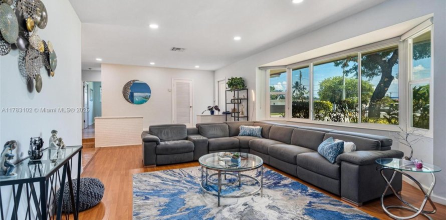 Casa en North Miami Beach, Florida 4 dormitorios, 194.44 m2 № 1731202