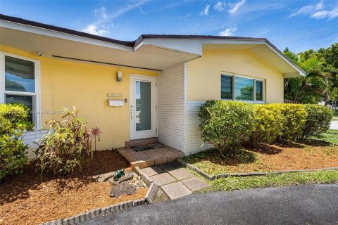 Casa en venta en North Miami Beach, Florida, 4 dormitorios, 194.44 m2 № 1731202 - foto 7