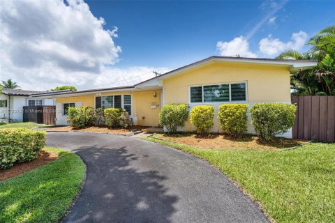 Casa en venta en North Miami Beach, Florida, 4 dormitorios, 194.44 m2 № 1731202 - foto 8