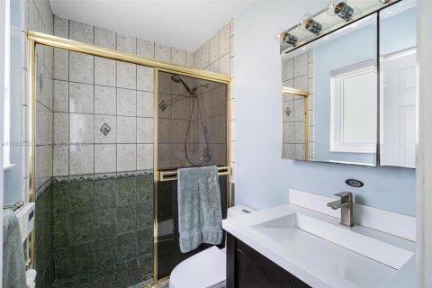 Casa en venta en North Miami Beach, Florida, 4 dormitorios, 194.44 m2 № 1731202 - foto 28