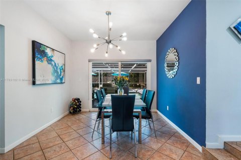 Casa en venta en North Miami Beach, Florida, 4 dormitorios, 194.44 m2 № 1731202 - foto 9
