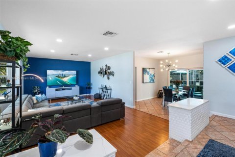 Casa en venta en North Miami Beach, Florida, 4 dormitorios, 194.44 m2 № 1731202 - foto 5