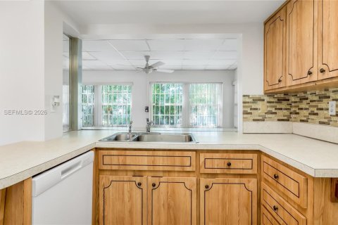 Купить виллу или дом в Тамарак, Флорида 2 спальни, 103.86м2, № 2048042 - фото 22