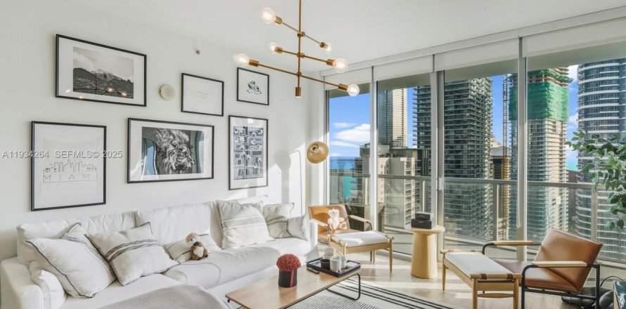 Condominio en Miami, Florida, 2 dormitorios  № 1993641