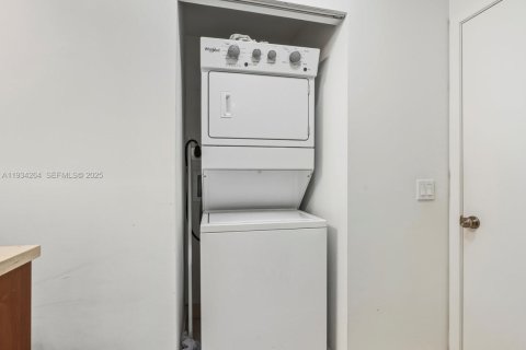 Condominio en alquiler en Miami, Florida, 2 dormitorios, 112.78 m2 № 1993641 - foto 19