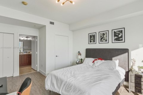Condominio en alquiler en Miami, Florida, 2 dormitorios, 112.78 m2 № 1993641 - foto 17