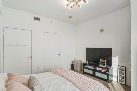 Condominio en alquiler en Miami, Florida, 2 dormitorios, 112.78 m2 № 1993641 - foto 14