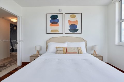 Condo in Miami, Florida, 2 bedrooms  № 2246774 - photo 21