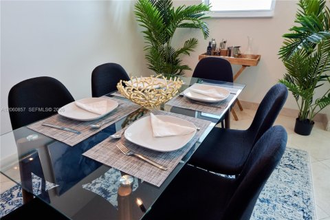 Condo in Miami, Florida, 2 bedrooms  № 2246774 - photo 7