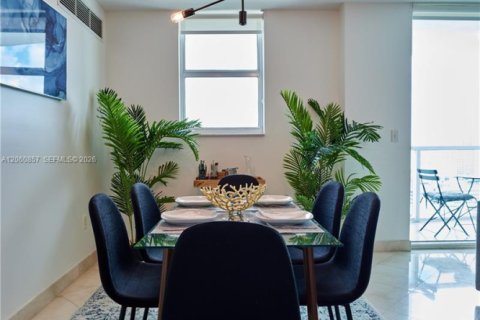 Condo in Miami, Florida, 2 bedrooms  № 2246774 - photo 8