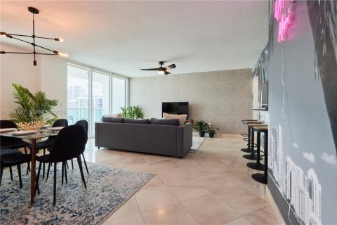 Condo in Miami, Florida, 2 bedrooms  № 2246774 - photo 9