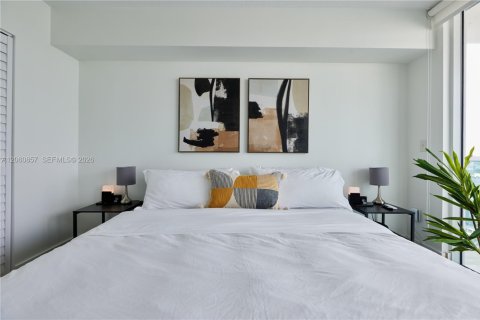 Condo in Miami, Florida, 2 bedrooms  № 2246774 - photo 11