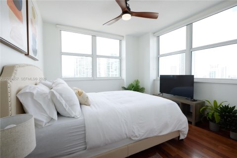 Condo in Miami, Florida, 2 bedrooms  № 2246774 - photo 19