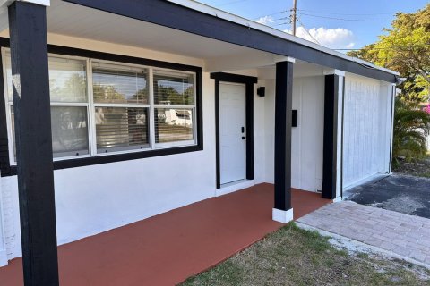 Villa ou maison à vendre à Deerfield Beach, Floride: 4 chambres, 140.28 m2 № 2084090 - photo 11