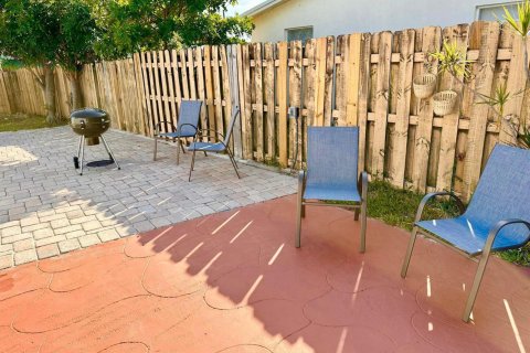 Villa ou maison à vendre à Deerfield Beach, Floride: 4 chambres, 140.28 m2 № 2084090 - photo 9