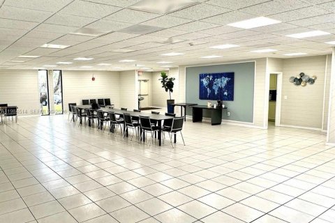 Copropriété à vendre à Miami, Floride: 3 chambres, 96.62 m2 № 2044883 - photo 11