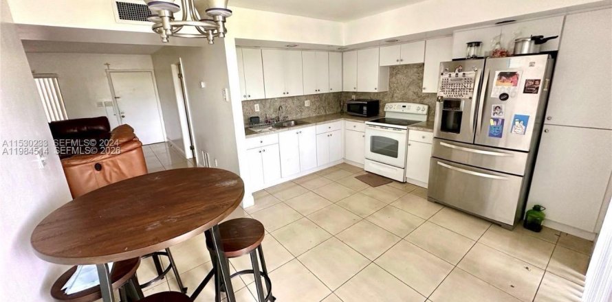 Condo à Miami, Floride, 3 chambres  № 2044883