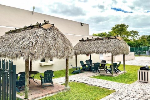 Copropriété à vendre à Miami, Floride: 3 chambres, 96.62 m2 № 2044883 - photo 10