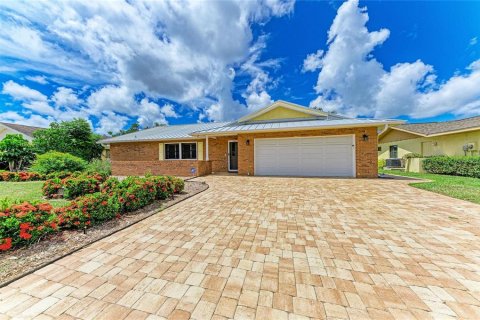 Villa ou maison à vendre à Bradenton, Floride: 3 chambres, 187.29 m2 № 2354607 - photo 2