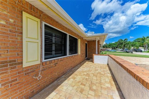 Villa ou maison à vendre à Bradenton, Floride: 3 chambres, 187.29 m2 № 2354607 - photo 4
