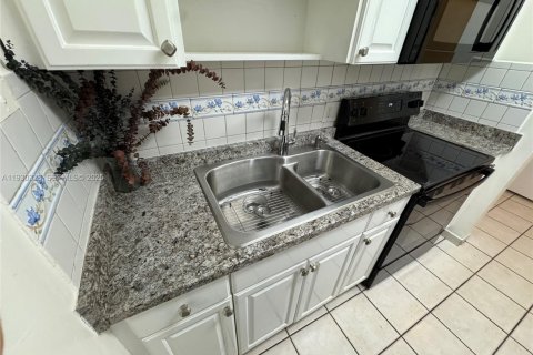 Снять в аренду кондоминиум в Майами, Флорида 2 спальни, 74.41м2, № 2034468 - фото 5