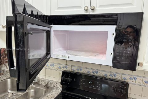 Снять в аренду кондоминиум в Майами, Флорида 2 спальни, 74.41м2, № 2034468 - фото 8