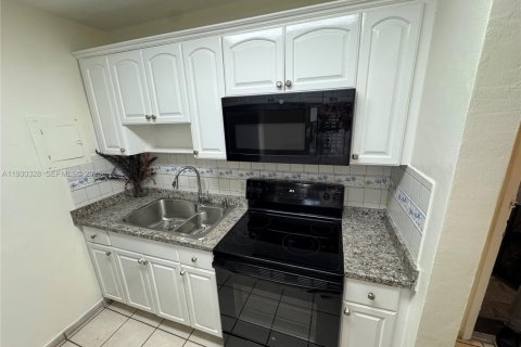 Снять в аренду кондоминиум в Майами, Флорида 2 спальни, 74.41м2, № 2034468 - фото 3