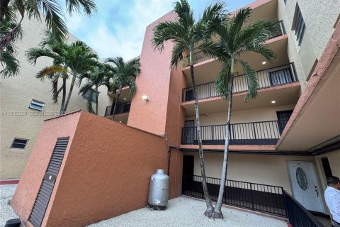 Кондоминиум с 2 спальнями в Майами, Флорида № 2034468