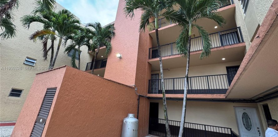 Кондоминиум с 2 спальнями в Майами, Флорида № 2034468