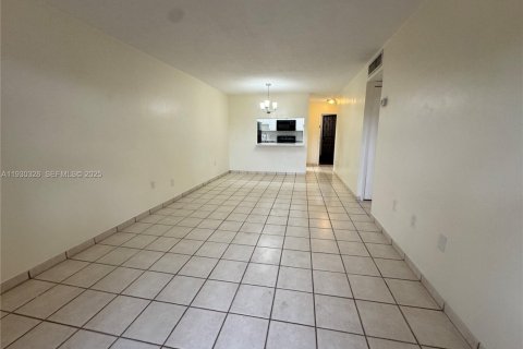 Снять в аренду кондоминиум в Майами, Флорида 2 спальни, 74.41м2, № 2034468 - фото 10