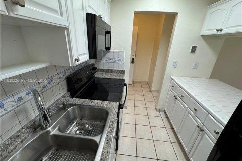 Снять в аренду кондоминиум в Майами, Флорида 2 спальни, 74.41м2, № 2034468 - фото 6