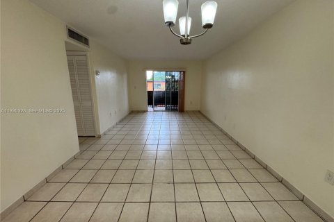 Снять в аренду кондоминиум в Майами, Флорида 2 спальни, 74.41м2, № 2034468 - фото 11