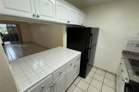 Снять в аренду кондоминиум в Майами, Флорида 2 спальни, 74.41м2, № 2034468 - фото 4