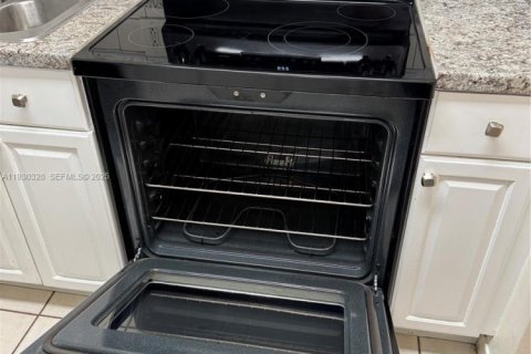 Снять в аренду кондоминиум в Майами, Флорида 2 спальни, 74.41м2, № 2034468 - фото 7